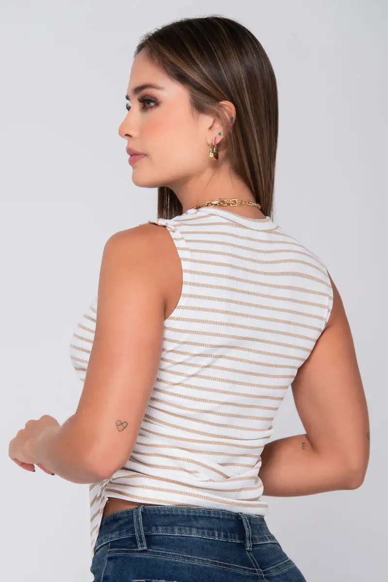 Blusa Ruedo Asimétrico Manga Sisa Marca Trucco´s - Image 3