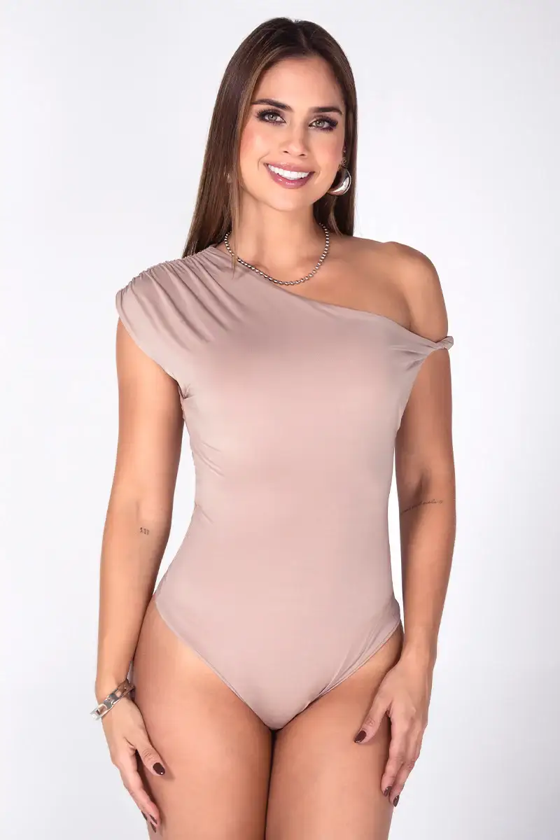 Body Asimétrico con Detalle en hombro Marca Trucco´s - Image 2