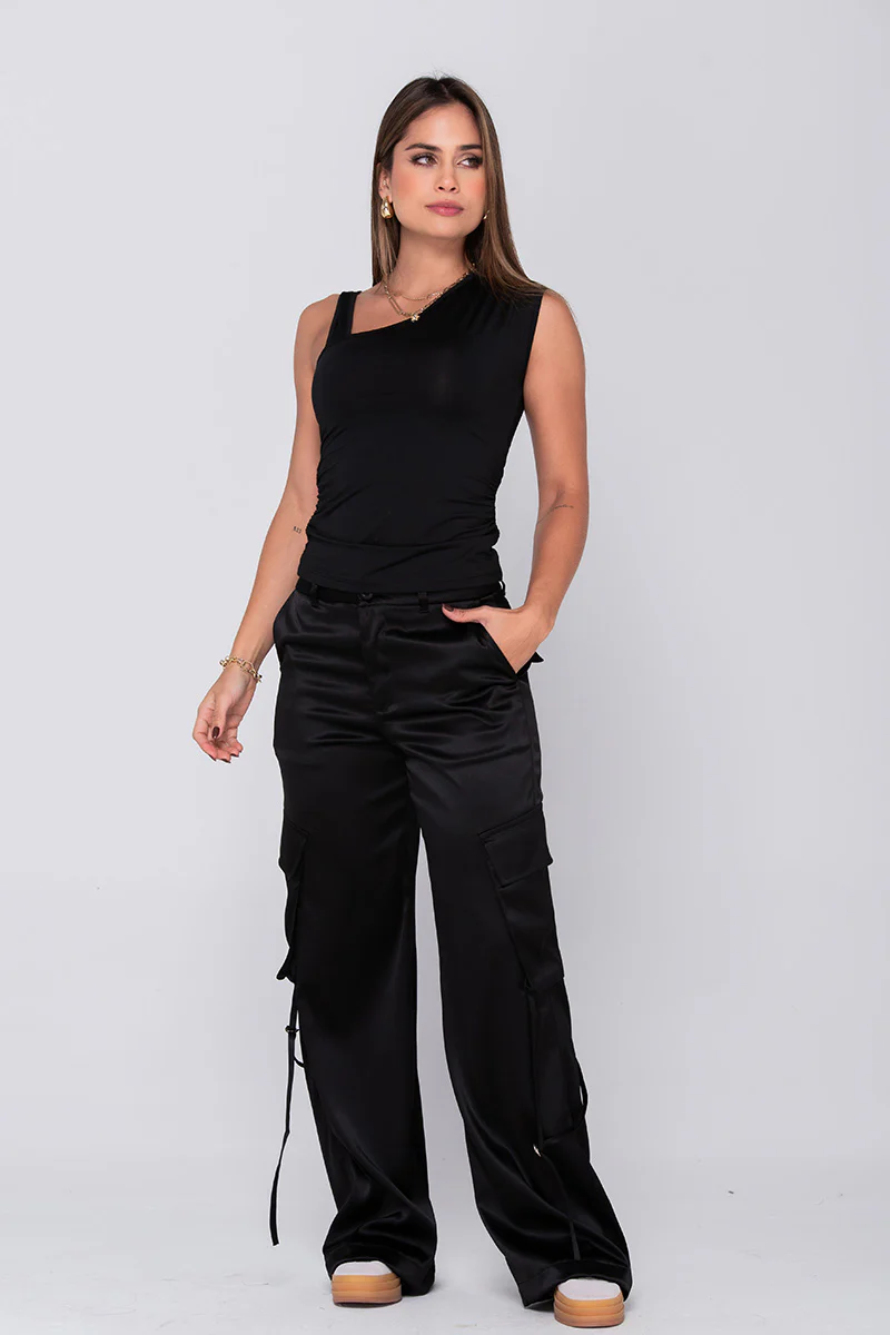Pantalón cargo femenino tiro alto ajuste slim estilo urbano Marca Trucco´s - Image 5