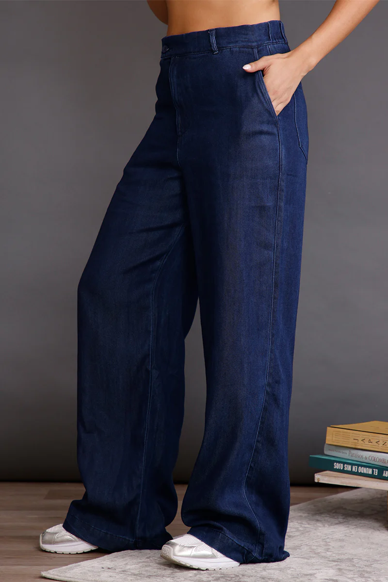 Pantalón Bota Recta en Liocel, Rayon y Poliester Marca Trucco's - Image 4