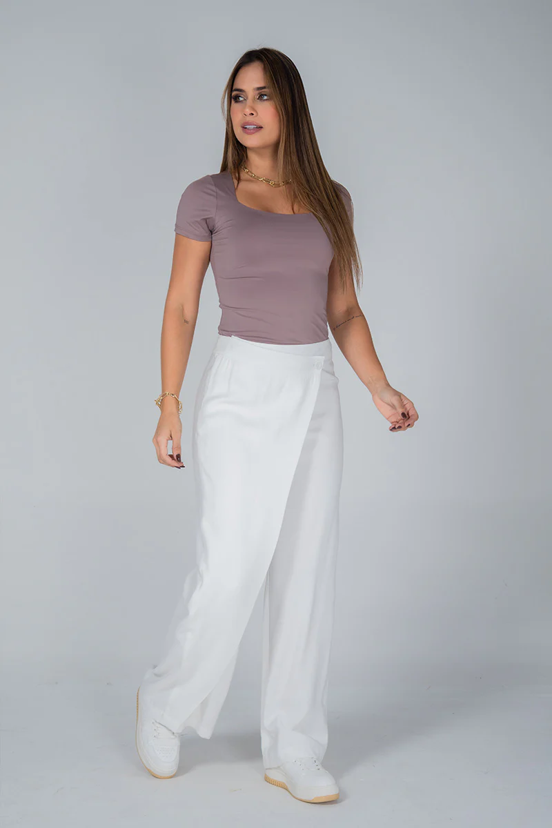 Pantalón bota recta de tiro alto y corte elegante  Marca Trucco´s - Image 7