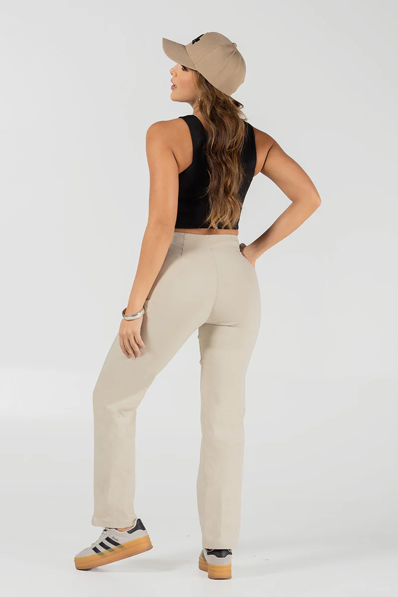 Pantalón Bota Recta Tiro Alto Marca Trucco´s - Image 7