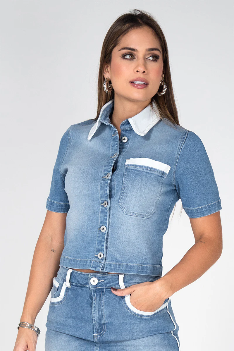 Chaqueta Denim Corta Azul Medio con Detalles en Contraste Marca Trucco´s - Image 5