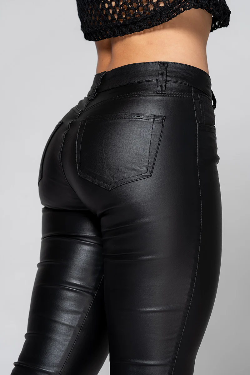 Jean Skinny Efecto Cuero Negro Marca Trucco´s - Image 10
