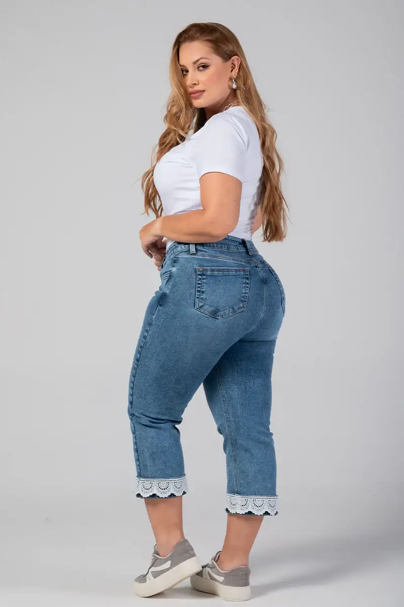 Jean Capri Tiro Alto Ruedo Con Encaje Marca Trucco´s Plus Size - Image 4
