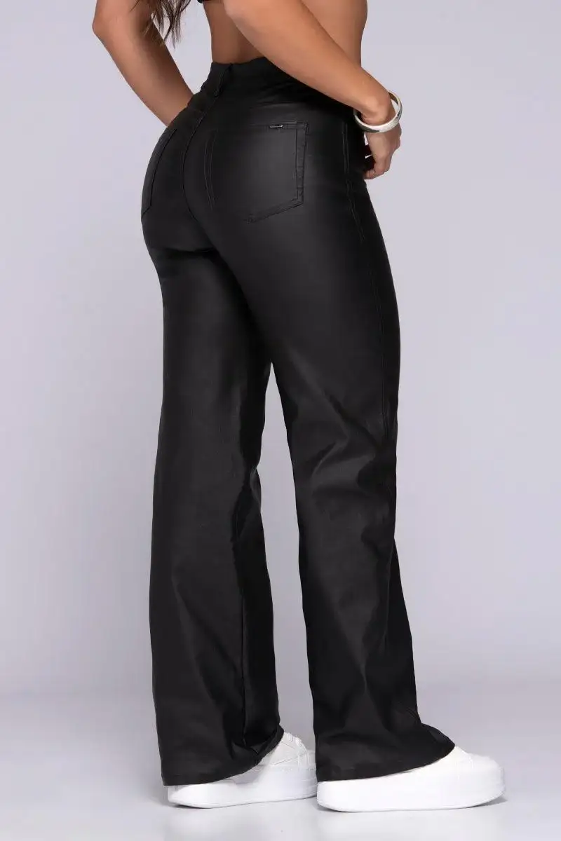 Pantalón Tiro Alto Bota Recta Efecto Cuero 5 Bolsillos Marca trucco´s - Image 4