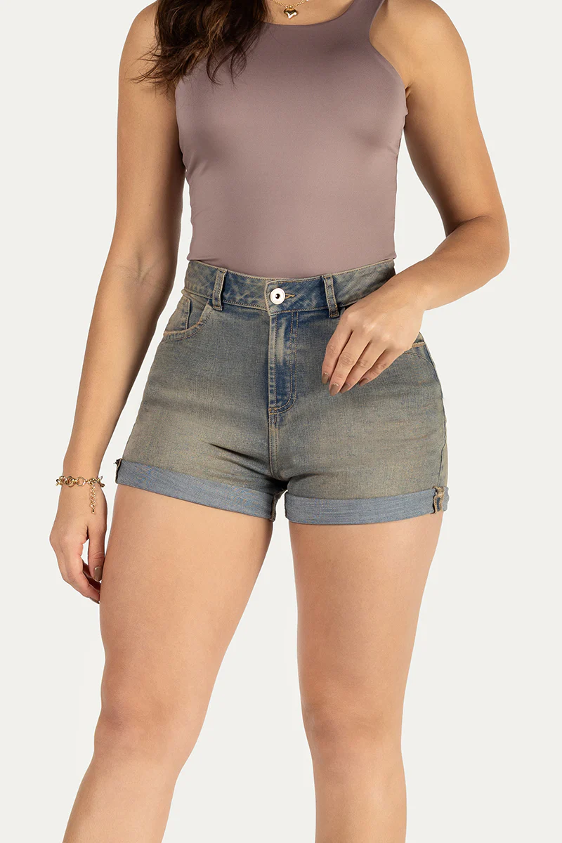 Short Tiro Alto Elegancia Urbana y Cintura Definida Marca Trucco´s